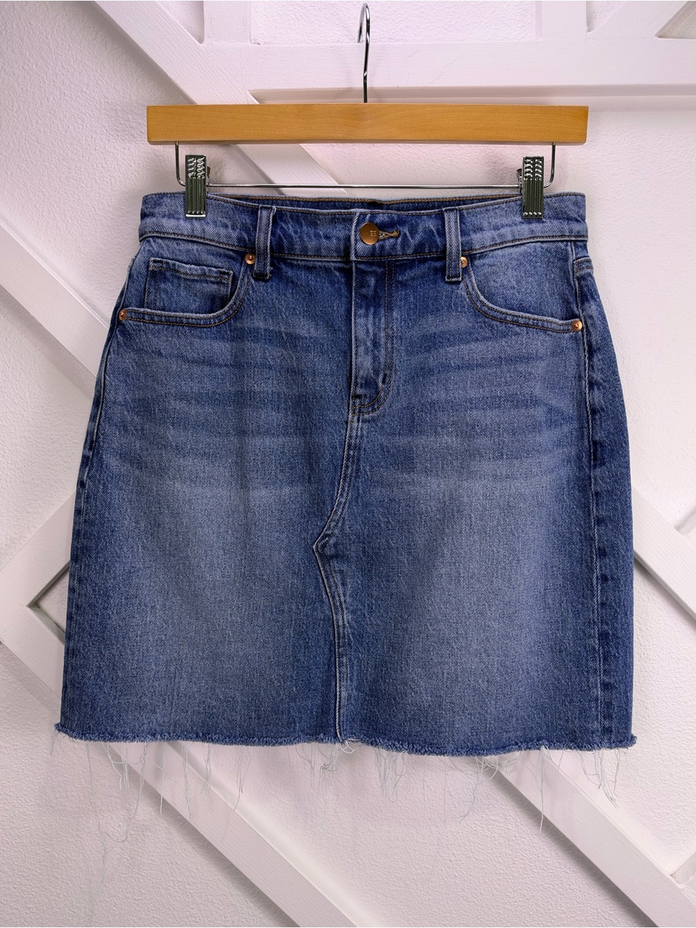 EVEREVE Ever Vintage Denim Mini Skirt Raw Hem Medium Wash Blue Size 28